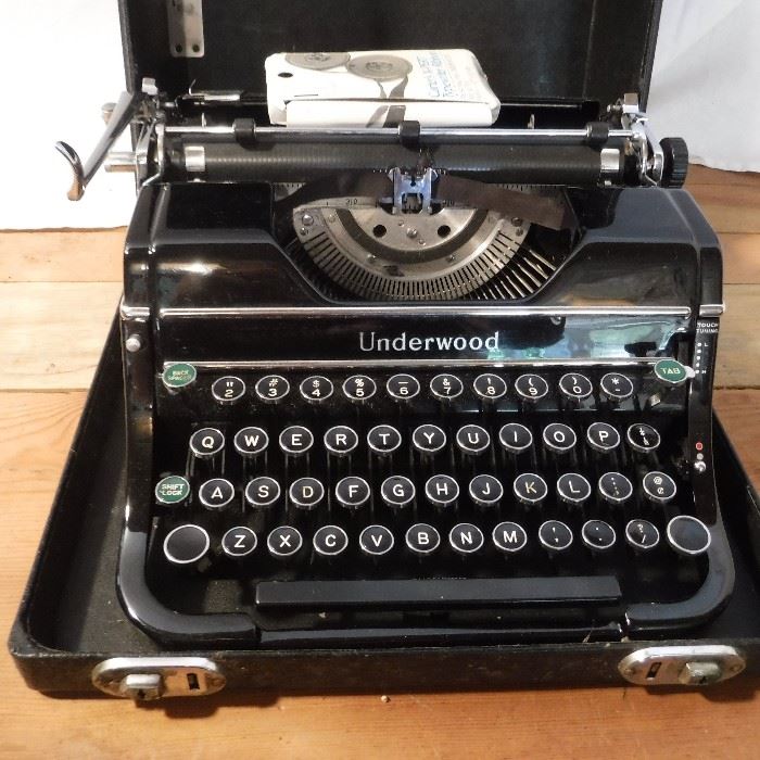 Underwood manual typewriter            http://www.ctonlineauctions.com/detail.asp?id=739737