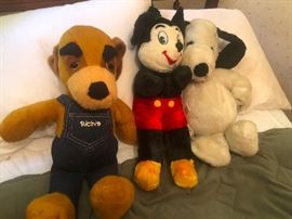 Look at that Snoopy! He was one of the owners favorite toys in her day.  Came from  Lord & Taylor in the 1970s