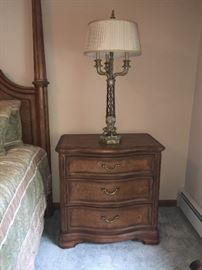 Nightstand (2) + lamp (2)