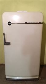Mid Century / Retro Frigidaire (RS-38 from 1953) Refrigerator / Freezer 