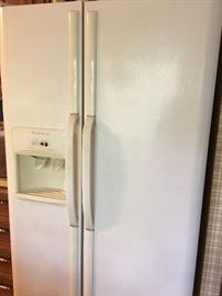 6’ Frigidaire Refrigerator (33” wide)