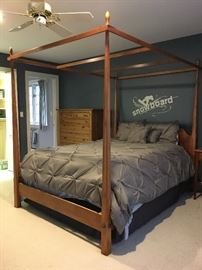 Queen Canopy Bed 