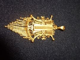 22kt gold pendent 3 inches long by 1 and 1/2 inches wide