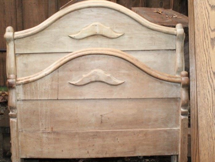 Early twin bed 