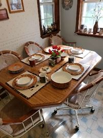 Kitchen table with 6 Chairs