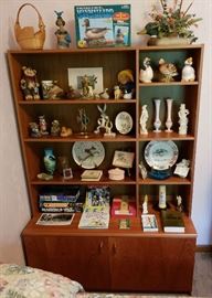 Display Cabinet/Bookcase with bottom storage
