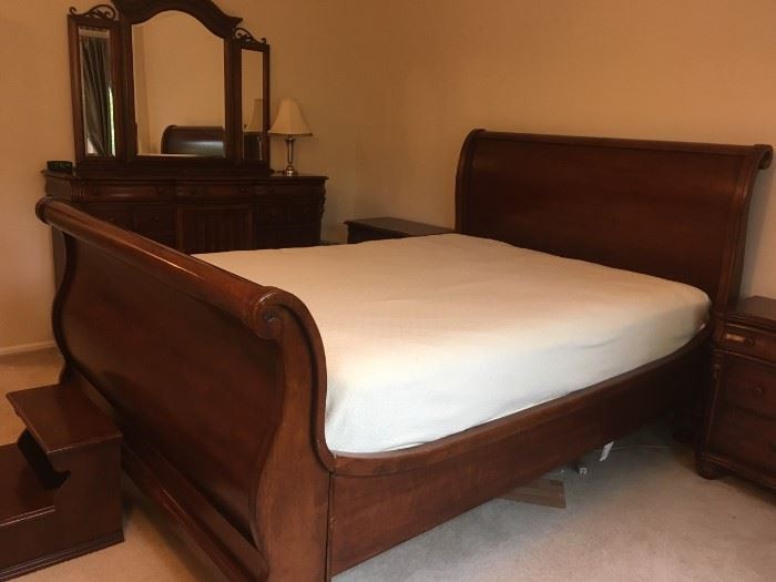 The Sleigh Bed (solid wood)