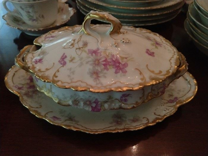 It's purple, not pink like 50k other Haviland patterns...