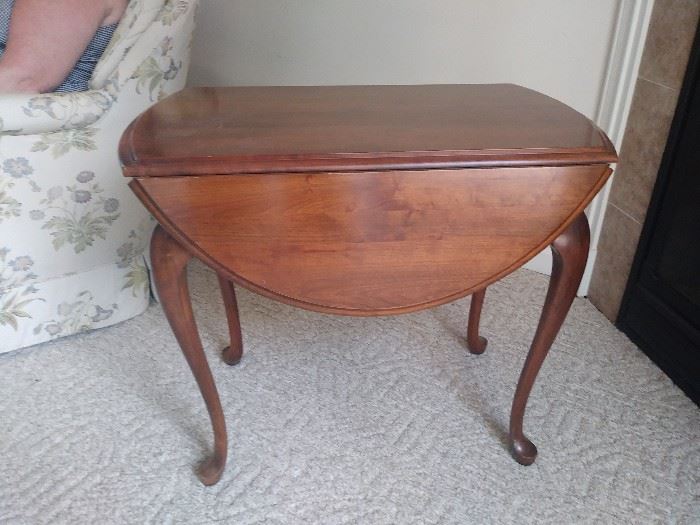  Cherry Victorian drop-leaf table