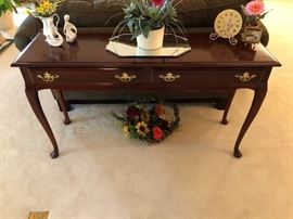 Superior Furniture Co Cherry Wood Sofa Table