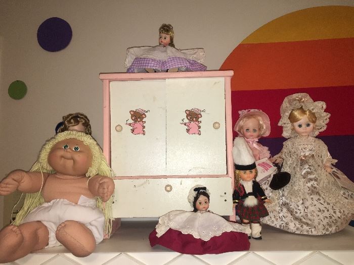 Cabbage Patch Dolls, Madame Alexander Dolls and More. Vintage Doll Cabinet