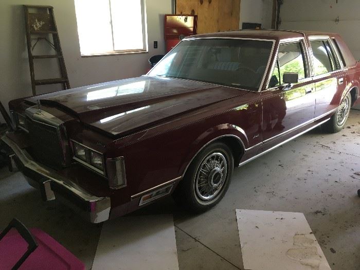 A 1979 Lincoln Town Car with only 89,000 miles!! What a find!