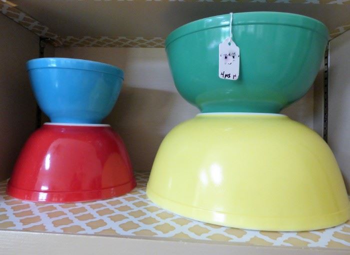 Pyrex Primary Colors mixing bowl set