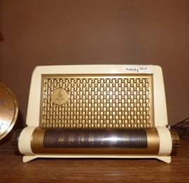 Vintage deco style radio in working order