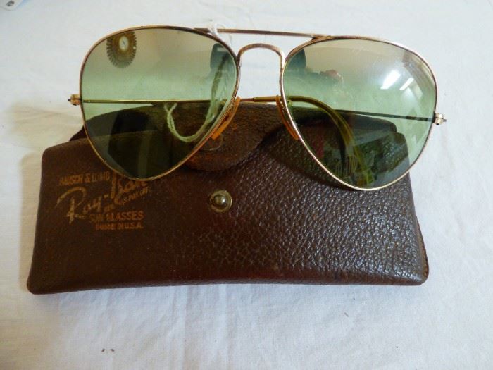 Vintage Ray-Ban Aviator Sunglasses with leather case