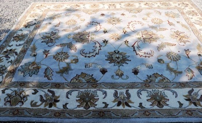 7'x10' Indian Hand tufted rug