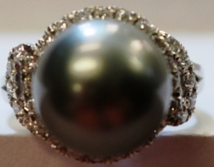 14KT white gold Tahitian Pearl and Diamond ring