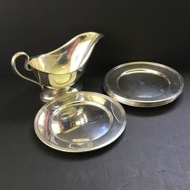 Silver Plated Gravy Boat & 6 Plates  https://ctbids.com/#!/description/share/32681