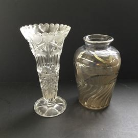 2 Glass Vases    https://ctbids.com/#!/description/share/32595