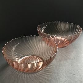 2 Serving Bowls     https://ctbids.com/#!/description/share/33117