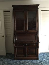 Secretary Desk        https://ctbids.com/#!/description/share/33122