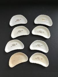 8 Fish Bone Dishes     https://ctbids.com/#!/description/share/33121