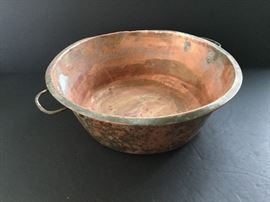 Copper Bowl with Handles      https://ctbids.com/#!/description/share/33120