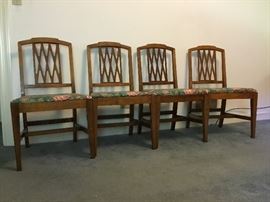4 Matching Dining Room Chairs       https://ctbids.com/#!/description/share/32691