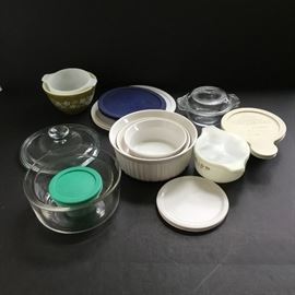 Assorted Pyrex & Corningware Glass Storage Containers w/ Lids               https://ctbids.com/#!/description/share/33149