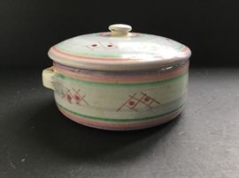 Lidded Casserole Dish with Handles     https://ctbids.com/#!/description/share/33128