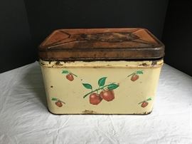 Vintage Tin Bread Box            https://ctbids.com/#!/description/share/33132