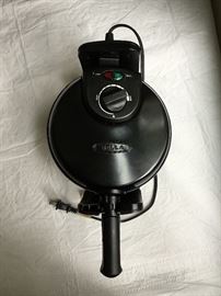 Bella Waffle Iron       https://ctbids.com/#!/description/share/33133