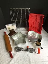 Baking Items (2)    https://ctbids.com/#!/description/share/33137