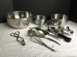 3 Piece Stainless Steel Mixing Bowls, Kitchen Utensils         https://ctbids.com/#!/description/share/33138