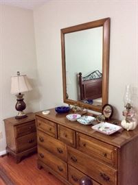 Traditional bedroom furniture 