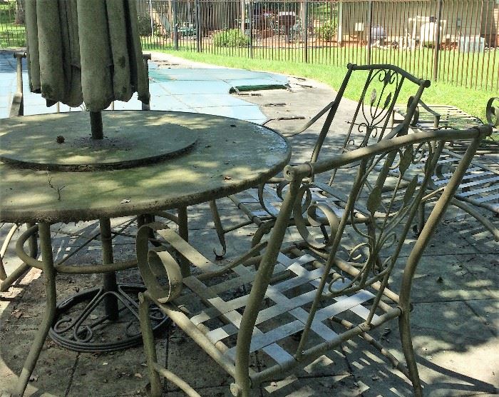 Outdoor Umbrella Table with 4 Chairs, Matching Loungers