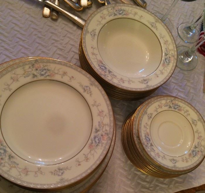 Noritake "Alice" Place Settings  (8) 5 Piece Place Settings Available