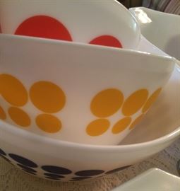 Vintage Pyrex Dot Pattern Mixing Bowls