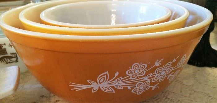 Pyrex Butterfly Gold II Pattern Mixing Bowls