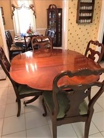 American Drew Dining Table with Four Upholstered Seat Chairs