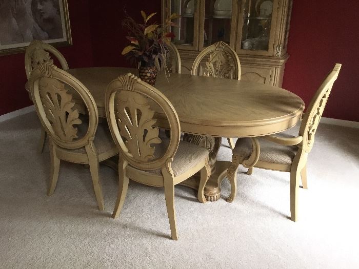 DINING TABLE W/1 LEAF & 6 CHAIRS