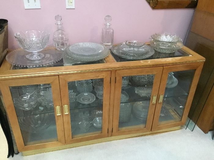 DISPLAY CABINET, CLEAR GLASSWARE