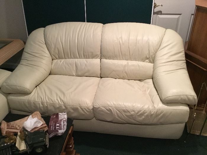 CREAM LEATHER LOVESEAT