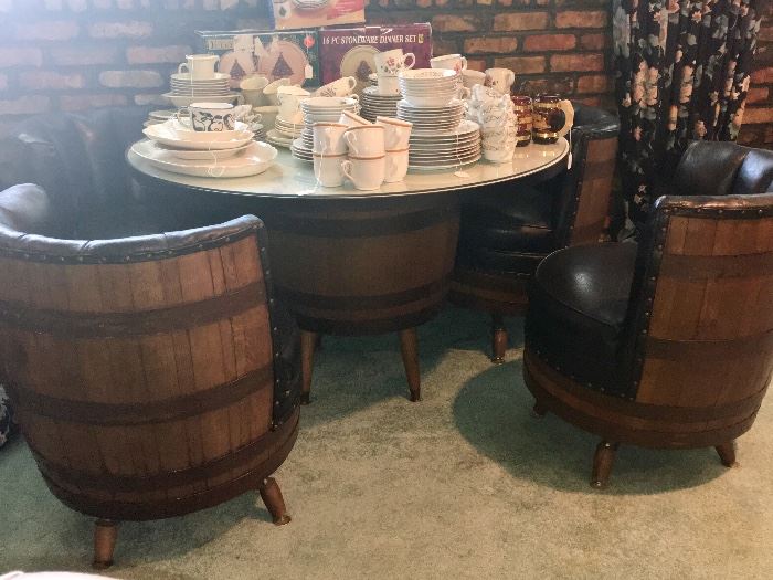 Barrel-backed table and four matching chairs - circa 1970