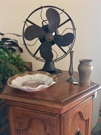 Fan is from about 1940.  Either Emerson or General Electric - cant remember
