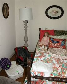 Floor lamp, bay car seat.