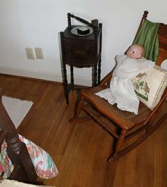 Smoke stand with ash tray.