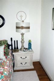 End table with lamp that has burlap shade.