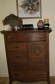 A antique gorgeous oak dresser. In perfect condition.