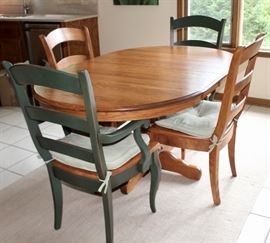Lovely table and we especially like the Nichols and Stone chairs!